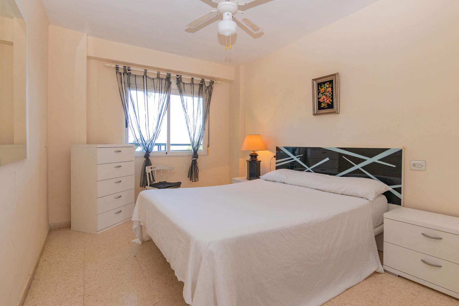 Apartment am Strand mit 3 Schlafzimmern und Meerblick in Denia zu verkaufen