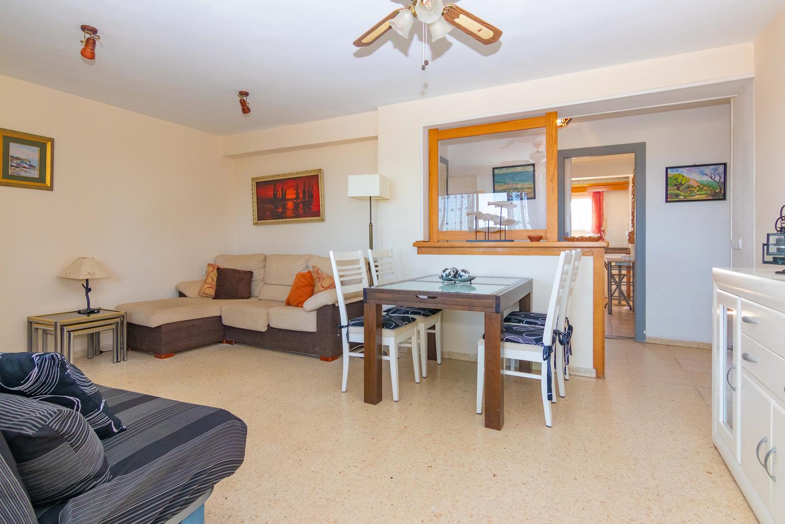 Apartamento de playa con 3 dormitorios vistas al mar en venta en Denia
