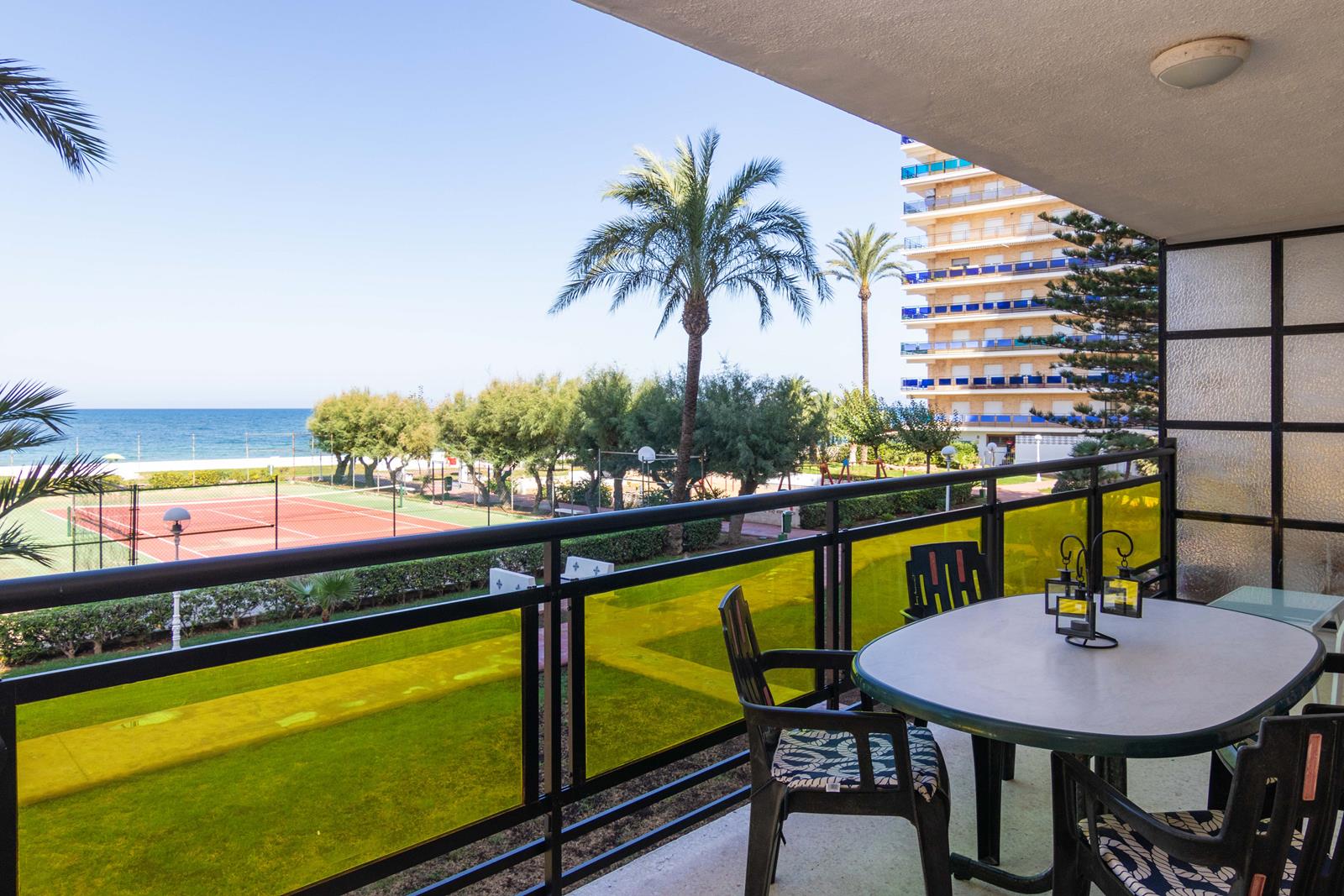 Beachfront apartment with 3 bedrooms and seaviews for sale in Denia