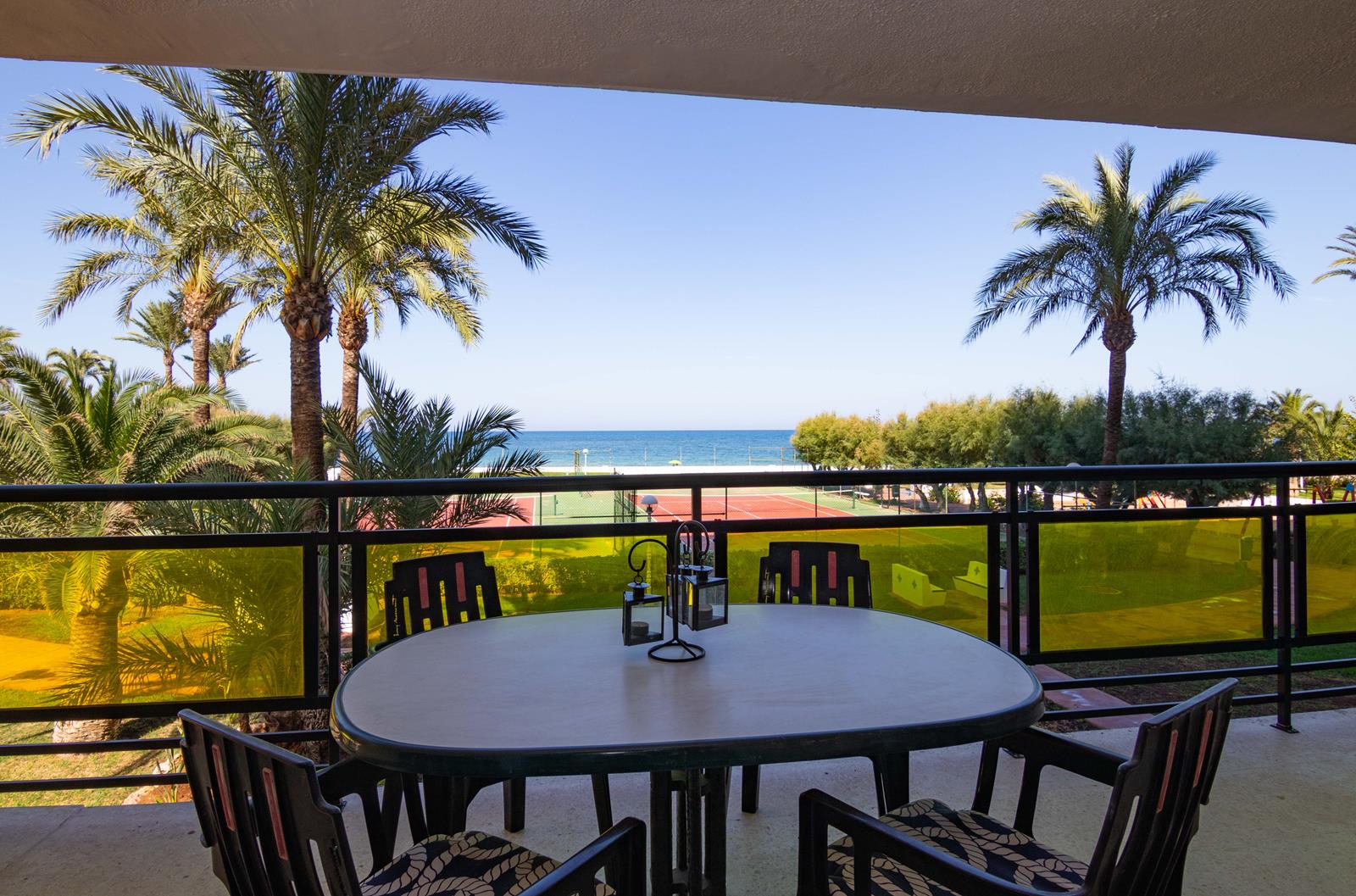 Beachfront apartment with 3 bedrooms and seaviews for sale in Denia