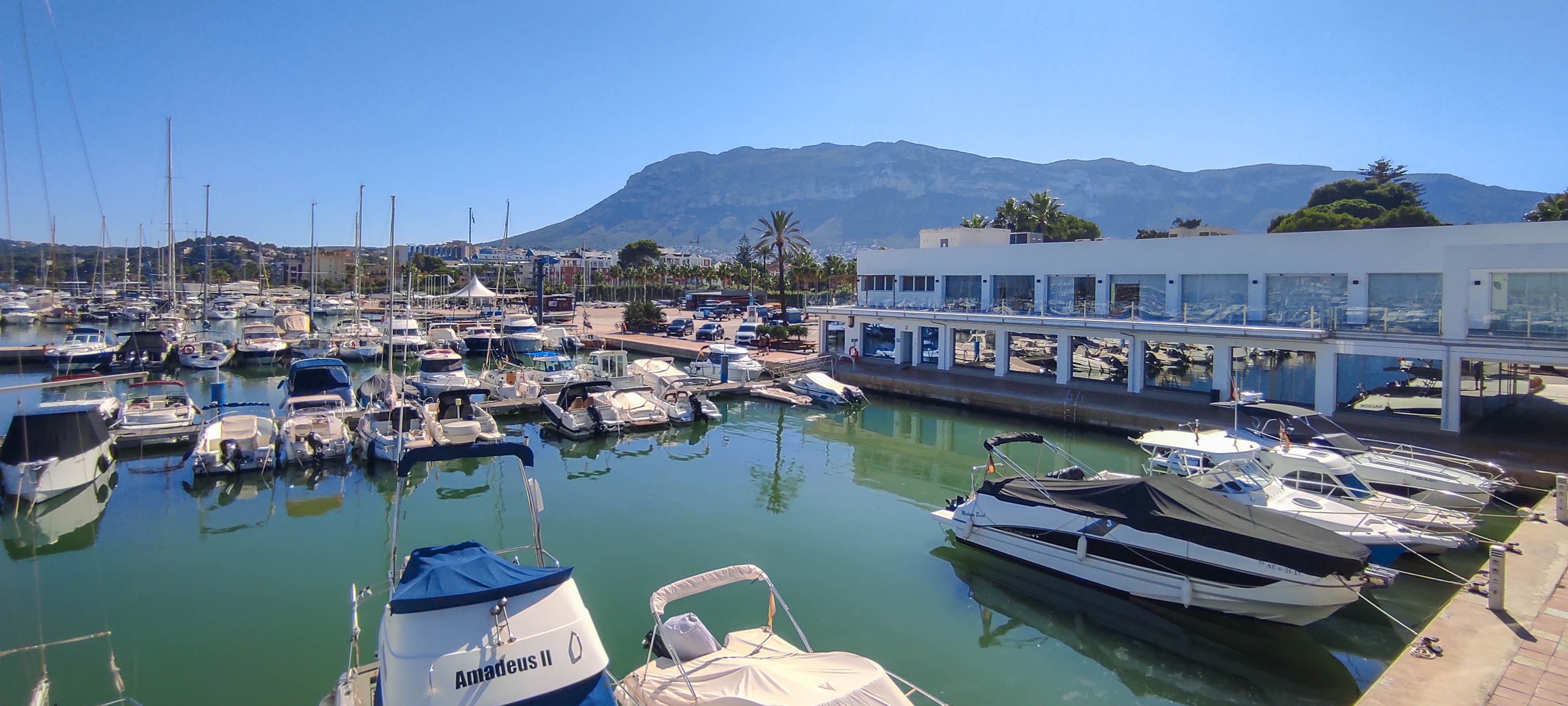 X-471 - Villa mit zwei unabhängigen Wohnungen, Pool und großem Garten nur 150 m vom Meer in Dénia