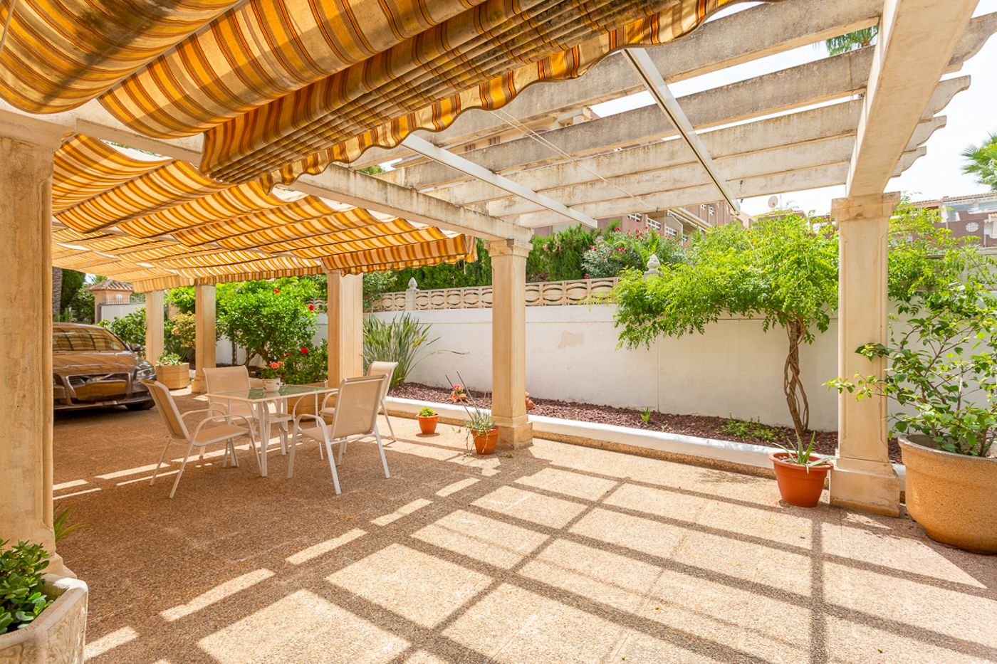 X-471 - Villa mit zwei unabhängigen Wohnungen, Pool und großem Garten nur 150 m vom Meer in Dénia