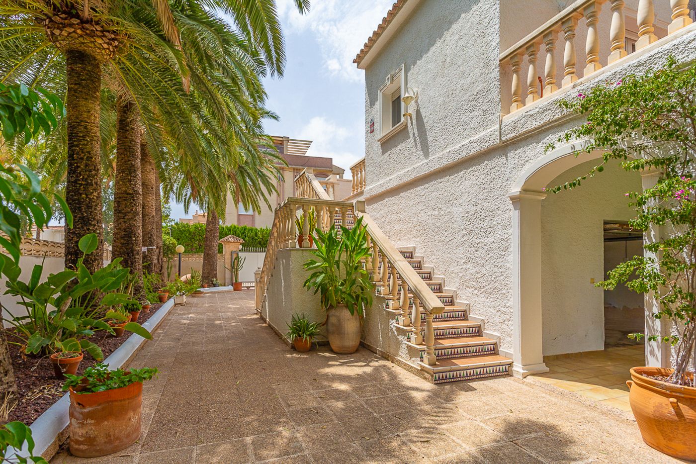 X-471 - Villa mit zwei unabhängigen Wohnungen, Pool und großem Garten nur 150 m vom Meer in Dénia