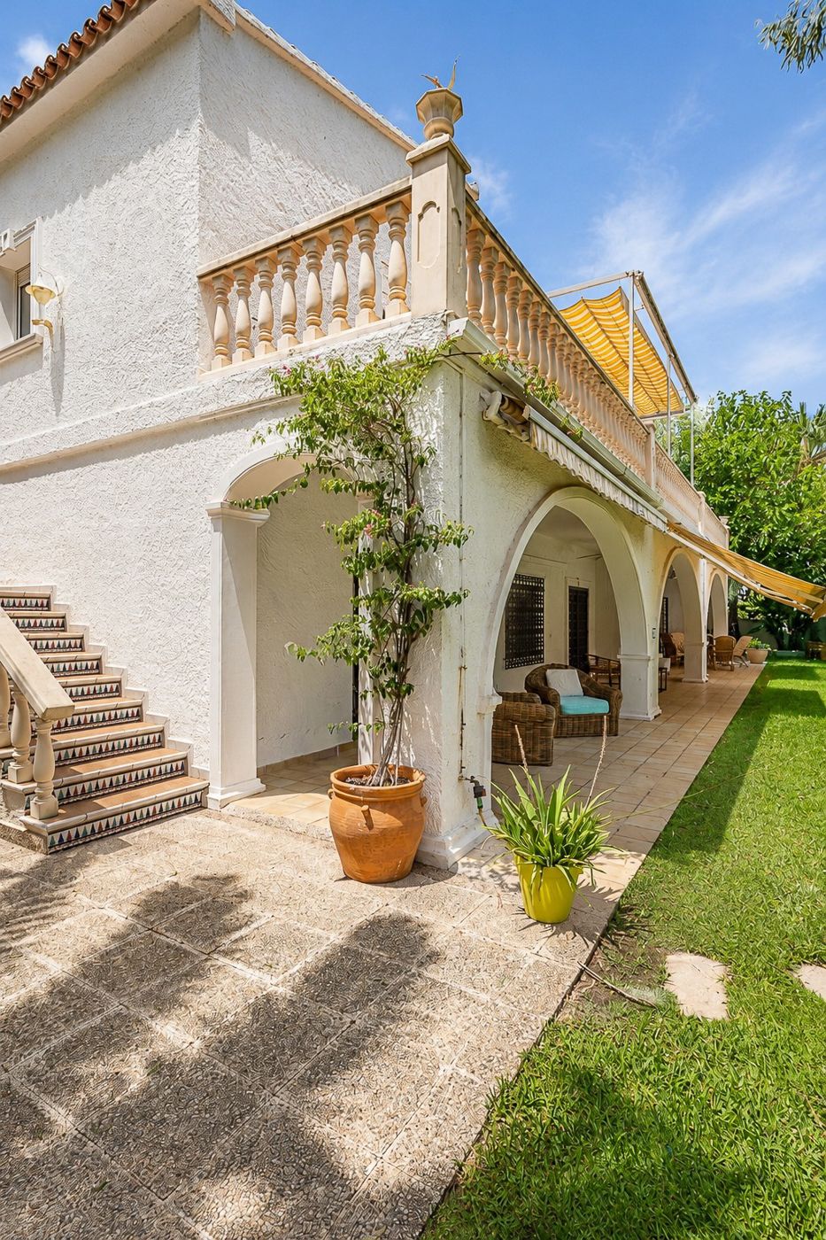 X-471 - Villa mit zwei unabhängigen Wohnungen, Pool und großem Garten nur 150 m vom Meer in Dénia