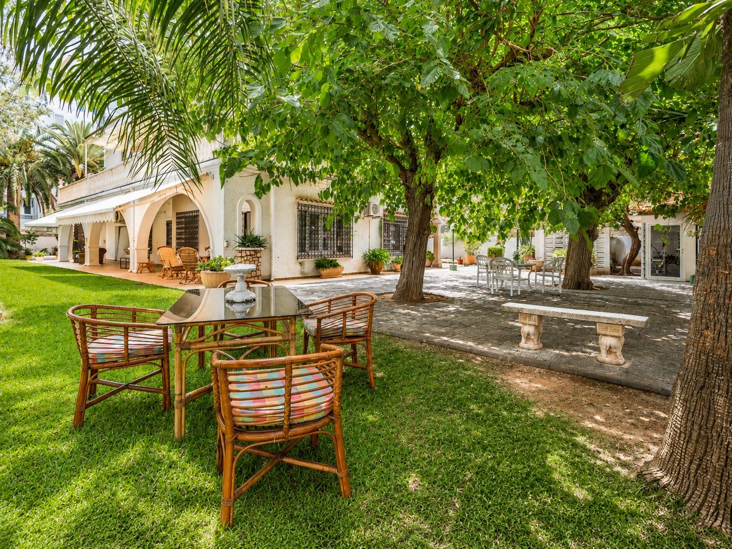 X-471 - Villa mit zwei unabhängigen Wohnungen, Pool und großem Garten nur 150 m vom Meer in Dénia