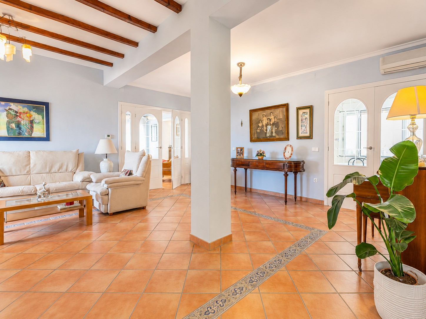 X-471 - Villa mit zwei unabhängigen Wohnungen, Pool und großem Garten nur 150 m vom Meer in Dénia