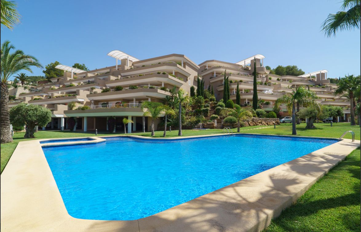 C-477 - Appartement d’angle avec terrasse de 100 m², jacuzzi et vue sur la mer- La Sella Golf
