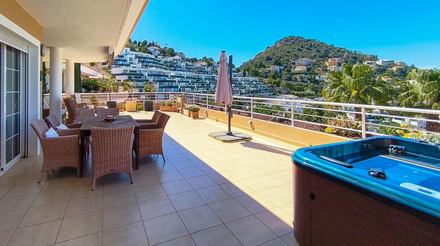 C-477 - Appartement d’angle avec terrasse de 100 m², jacuzzi et vue sur la mer- La Sella Golf