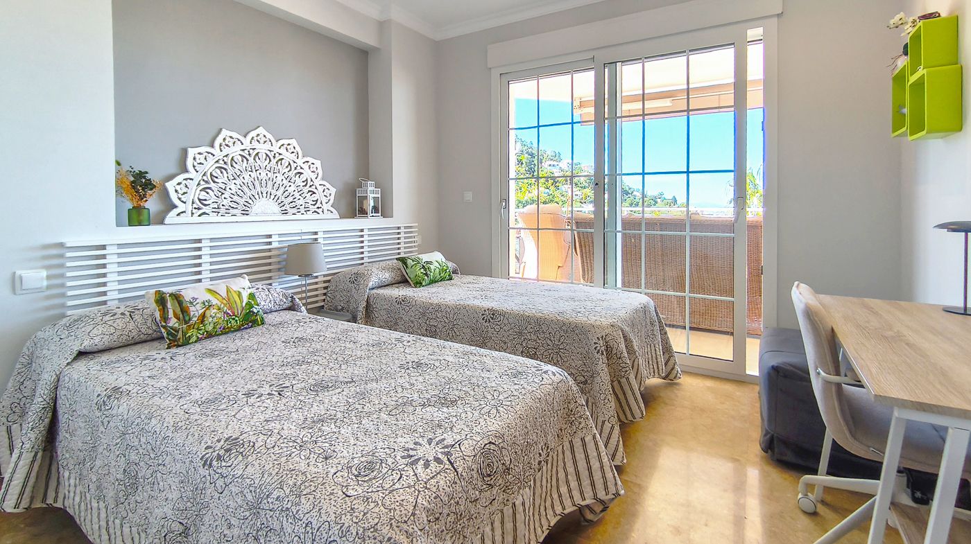 C-477 - Appartement d’angle avec terrasse de 100 m², jacuzzi et vue sur la mer- La Sella Golf