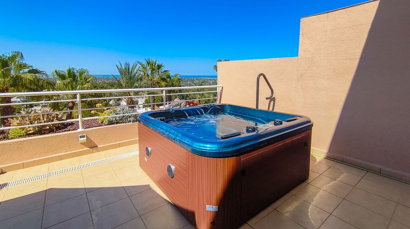 C-477 - Appartement d’angle avec terrasse de 100 m², jacuzzi et vue sur la mer- La Sella Golf