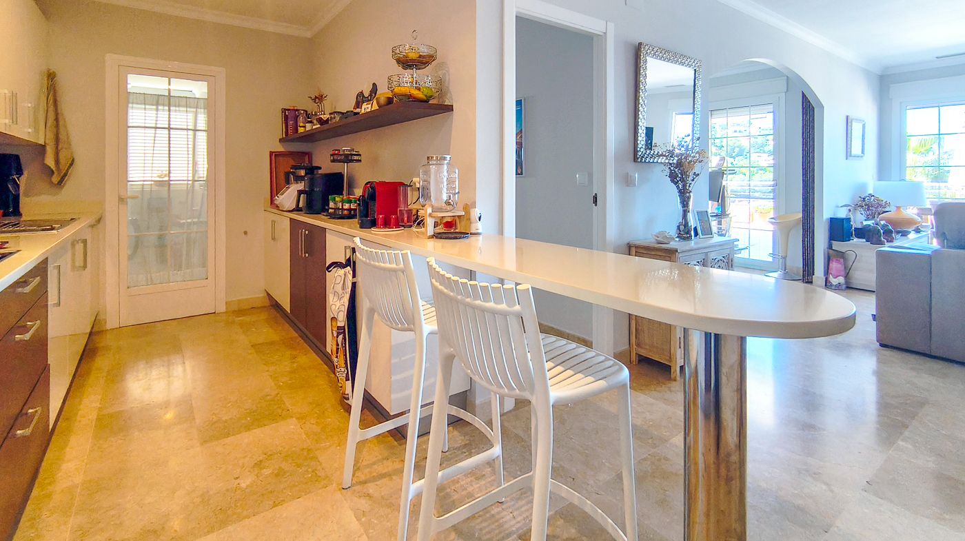 C-477 - Appartement d’angle avec terrasse de 100 m², jacuzzi et vue sur la mer- La Sella Golf
