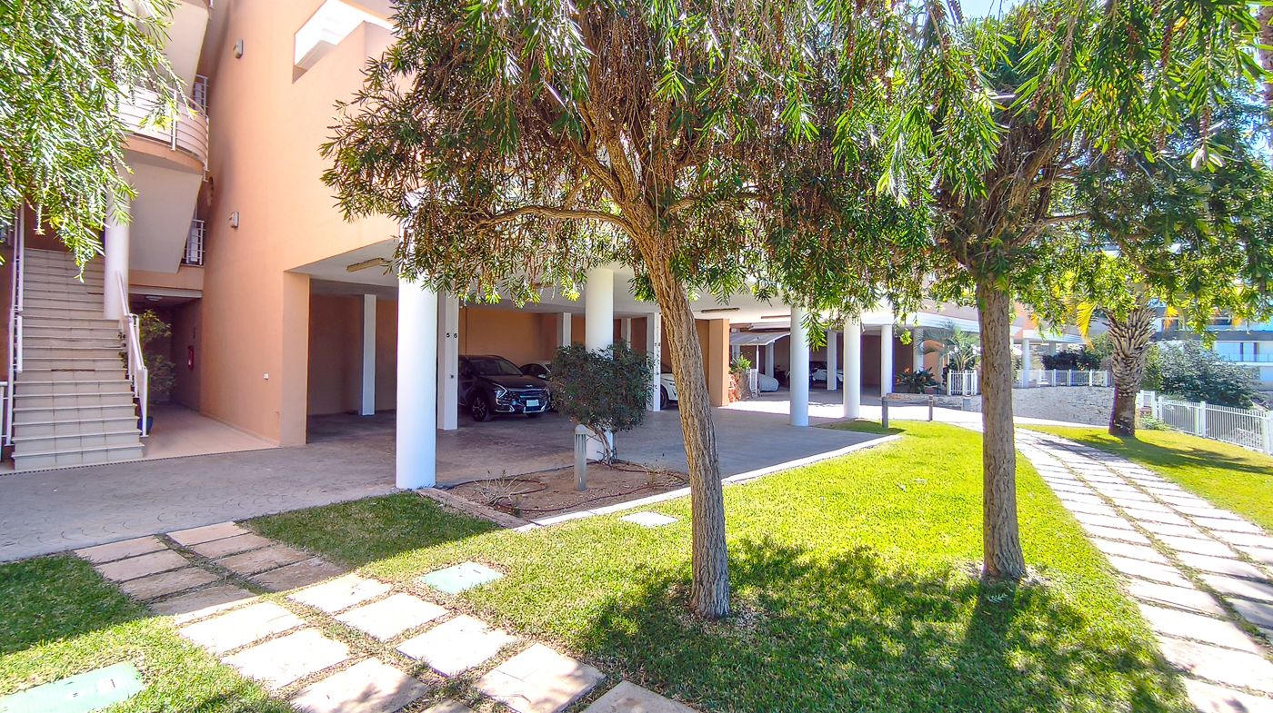 C-477 - Appartement d’angle avec terrasse de 100 m², jacuzzi et vue sur la mer- La Sella Golf