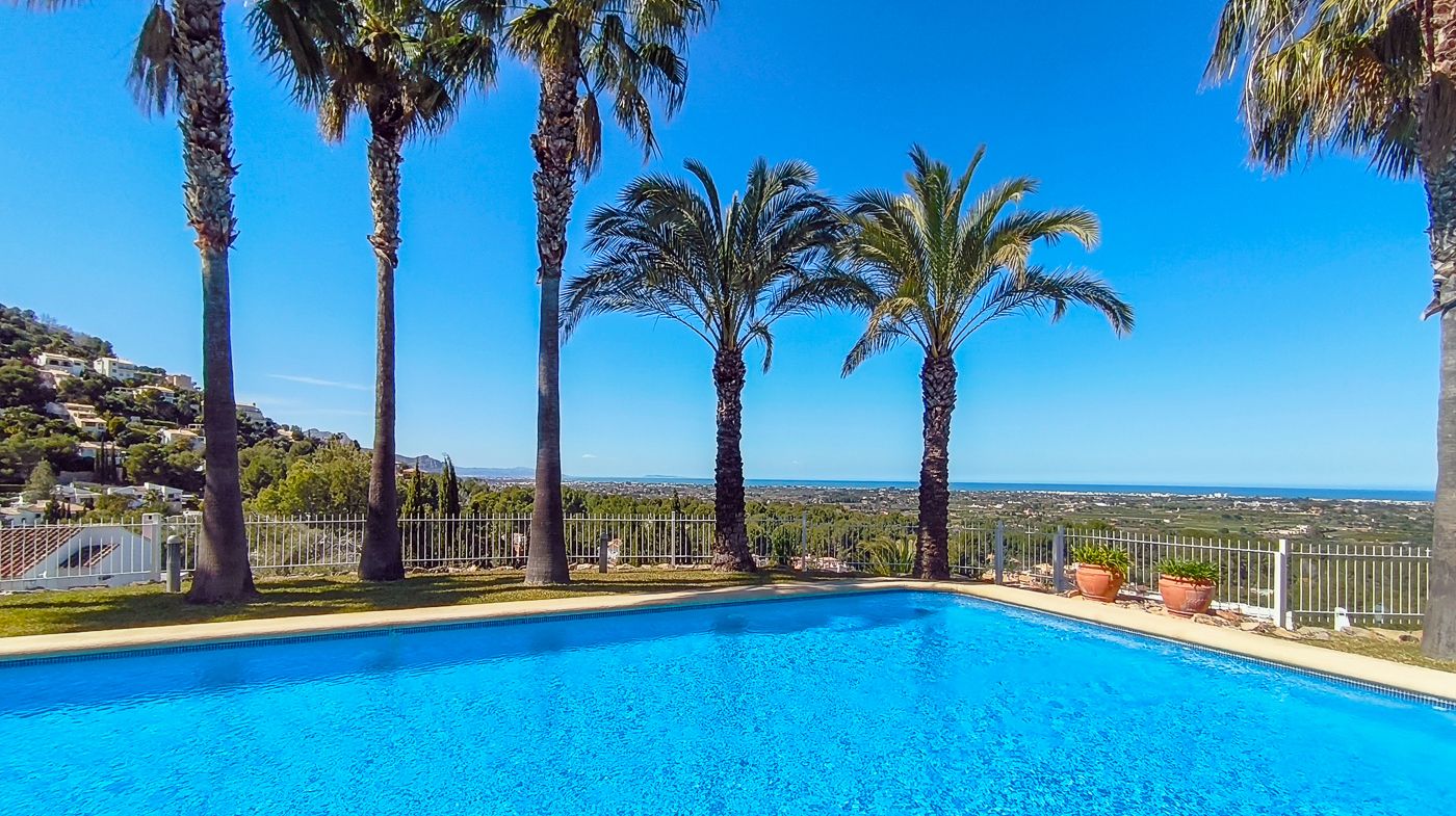 C-477 - Appartement d’angle avec terrasse de 100 m², jacuzzi et vue sur la mer- La Sella Golf