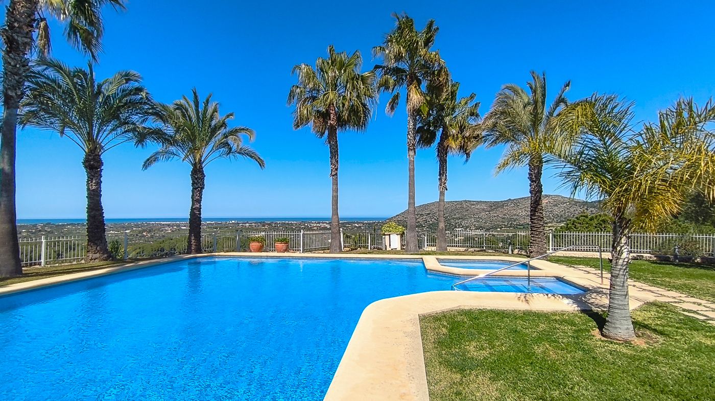 C-477 - Appartement d’angle avec terrasse de 100 m², jacuzzi et vue sur la mer- La Sella Golf