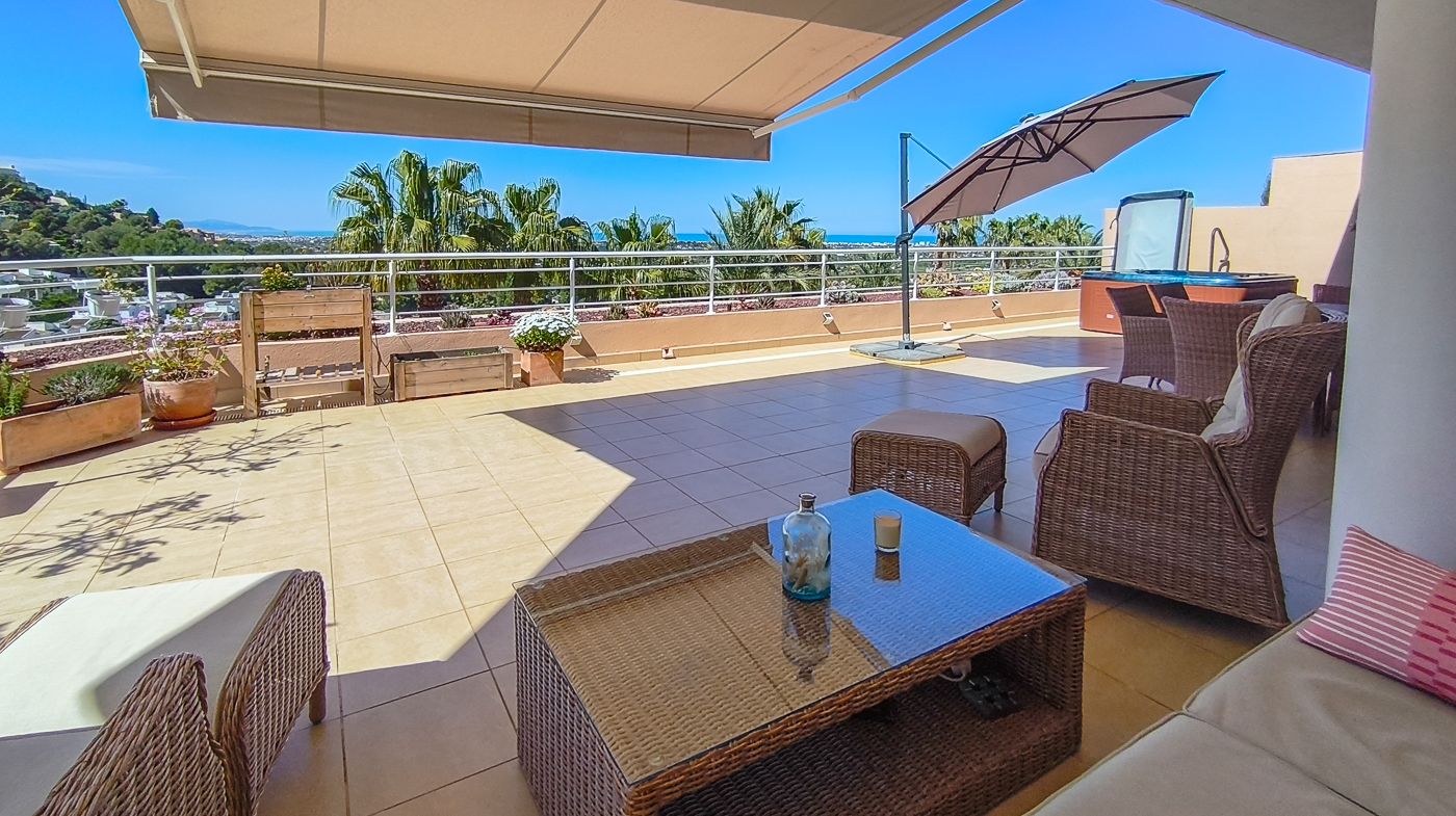 C-477 - Appartement d’angle avec terrasse de 100 m², jacuzzi et vue sur la mer- La Sella Golf
