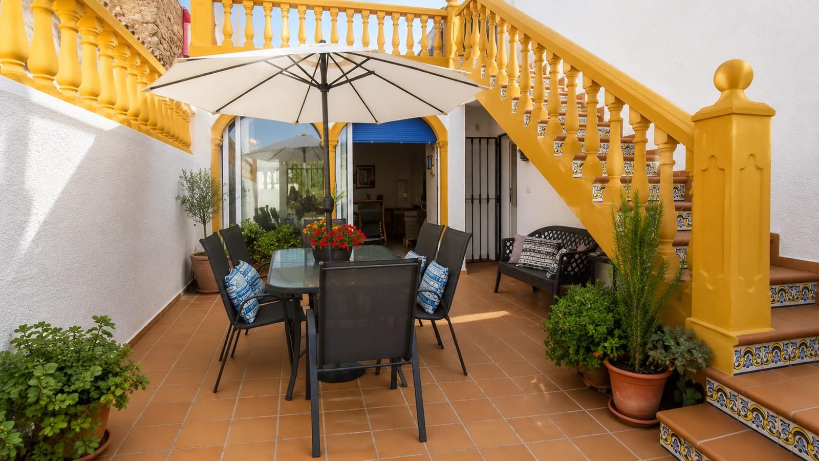 W-478 - Dorfhaus mit Terrassen, Garten und großer Garage in Ráfol de Almunia
