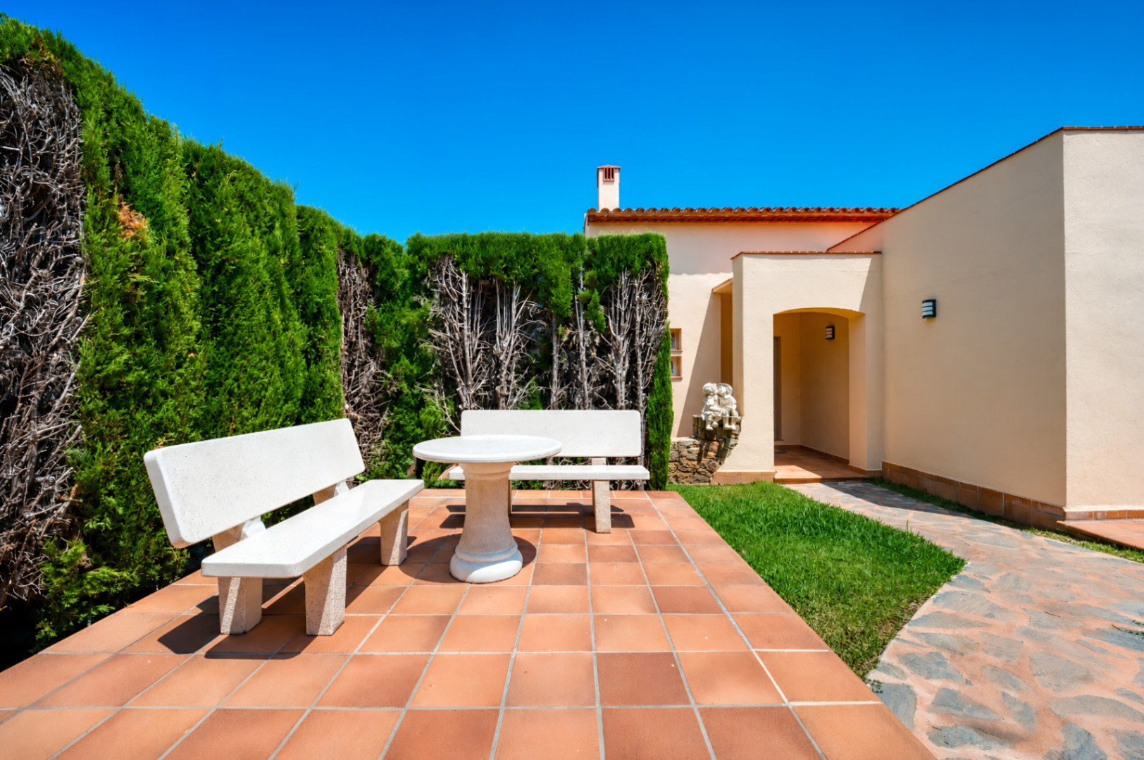 W-464 - Villa with a private pool overlooking the La Sella golf course, near Dénia.