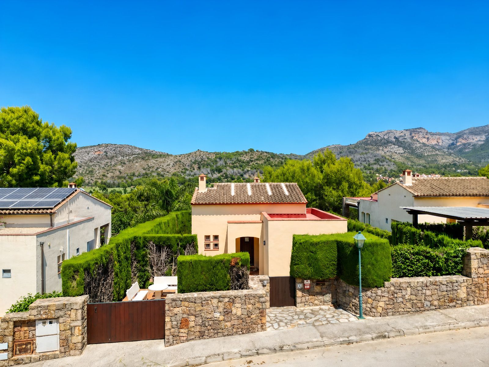 W-464 - Villa with a private pool overlooking the La Sella golf course, near Dénia.