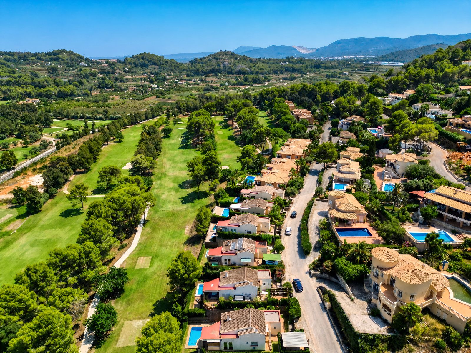 W-464 - Villa with a private pool overlooking the La Sella golf course, near Dénia.