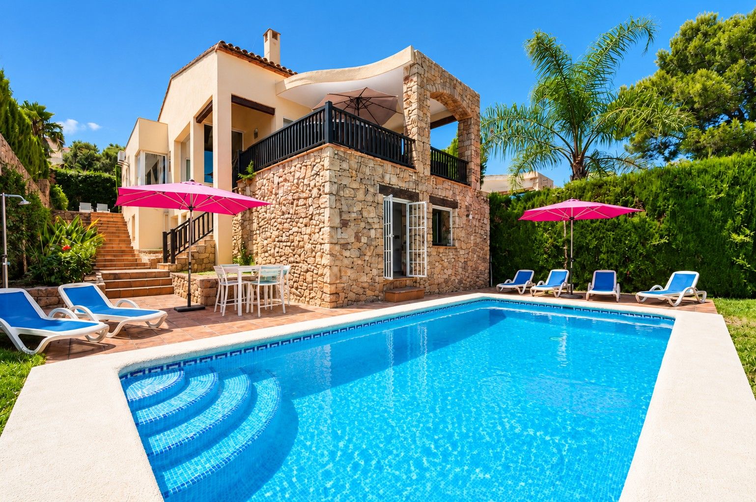 W-464 - Villa with a private pool overlooking the La Sella golf course, near Dénia.