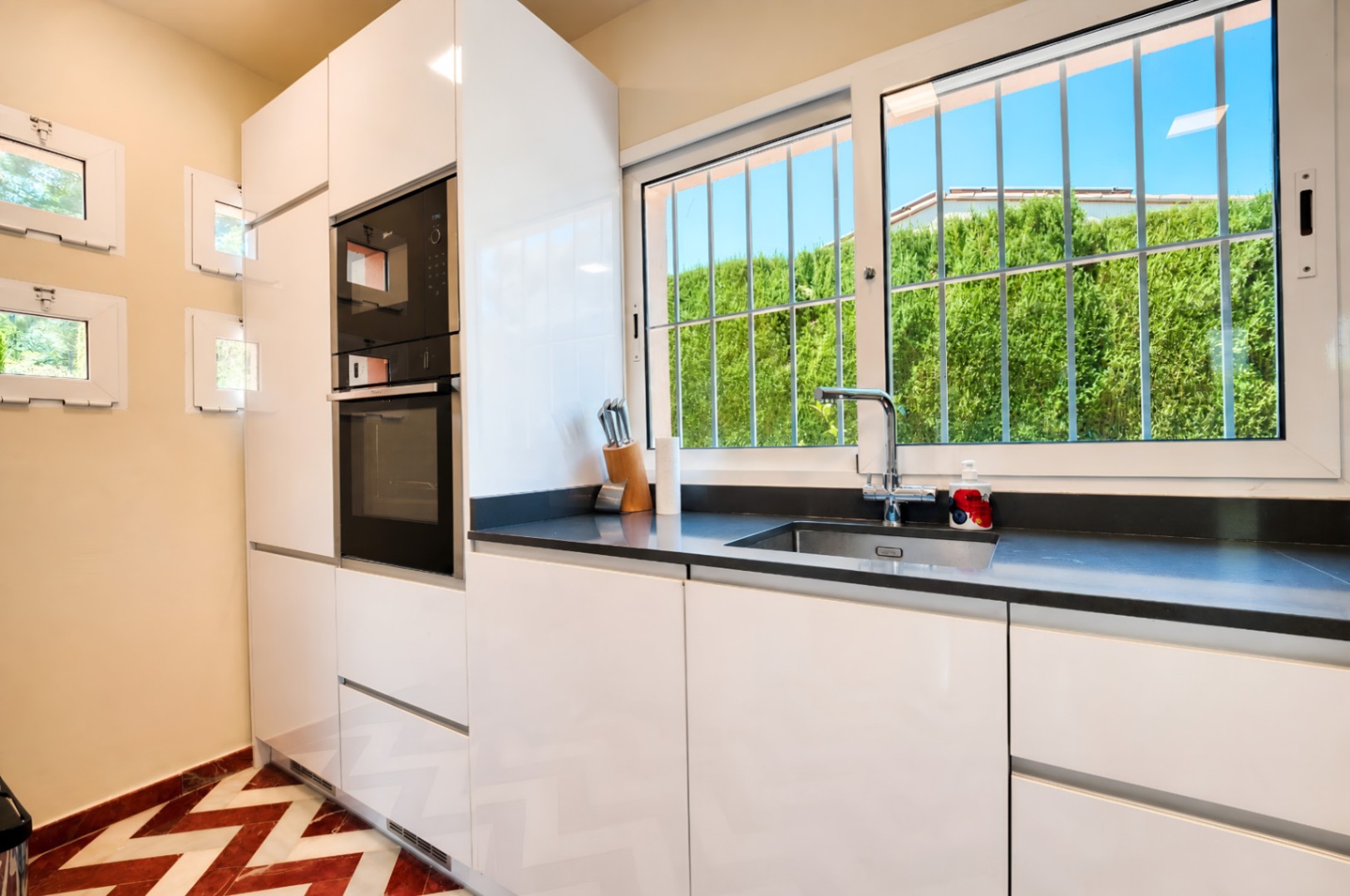 W-464 - Villa with a private pool overlooking the La Sella golf course, near Dénia.