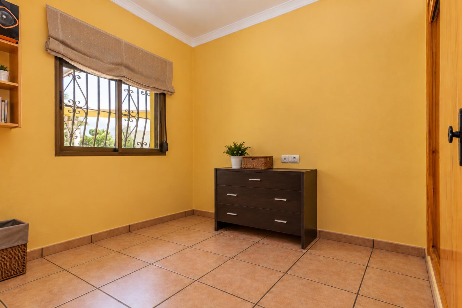 W-479 - Villa mit zwei unabhängigen Wohnungen und Schwimmbad in Tormos, nahe Denia.
