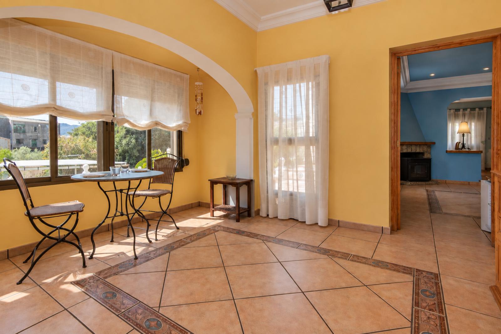 W-479 - Villa mit zwei unabhängigen Wohnungen und Schwimmbad in Tormos, nahe Denia.