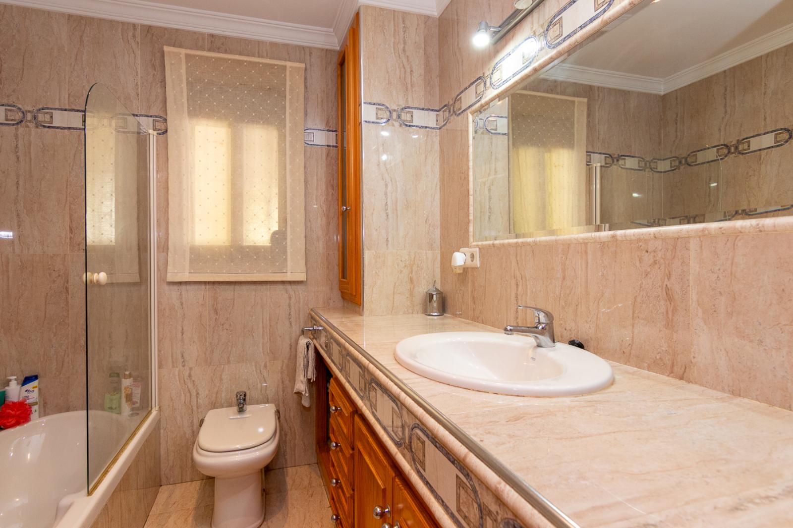 W-479 - Villa mit zwei unabhängigen Wohnungen und Schwimmbad in Tormos, nahe Denia.
