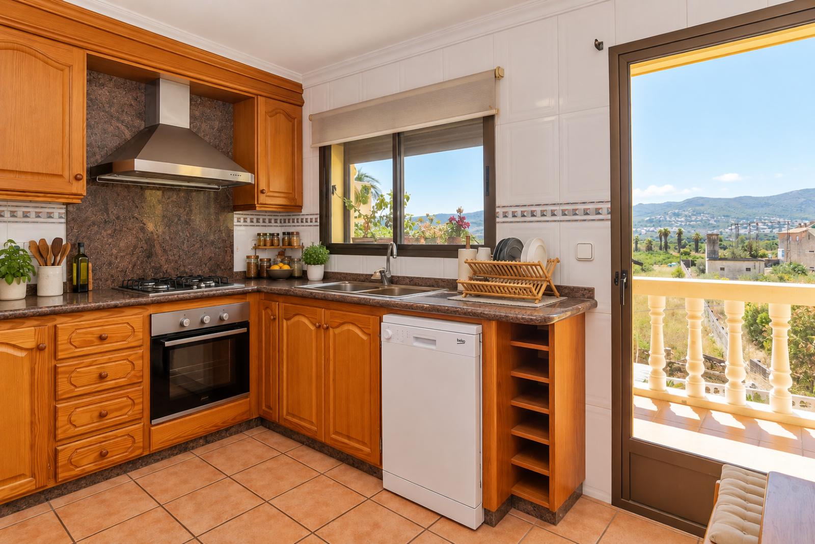 W-479 - Villa mit zwei unabhängigen Wohnungen und Schwimmbad in Tormos, nahe Denia.