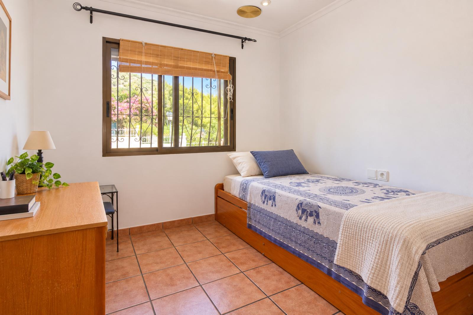 W-479 - Villa mit zwei unabhängigen Wohnungen und Schwimmbad in Tormos, nahe Denia.