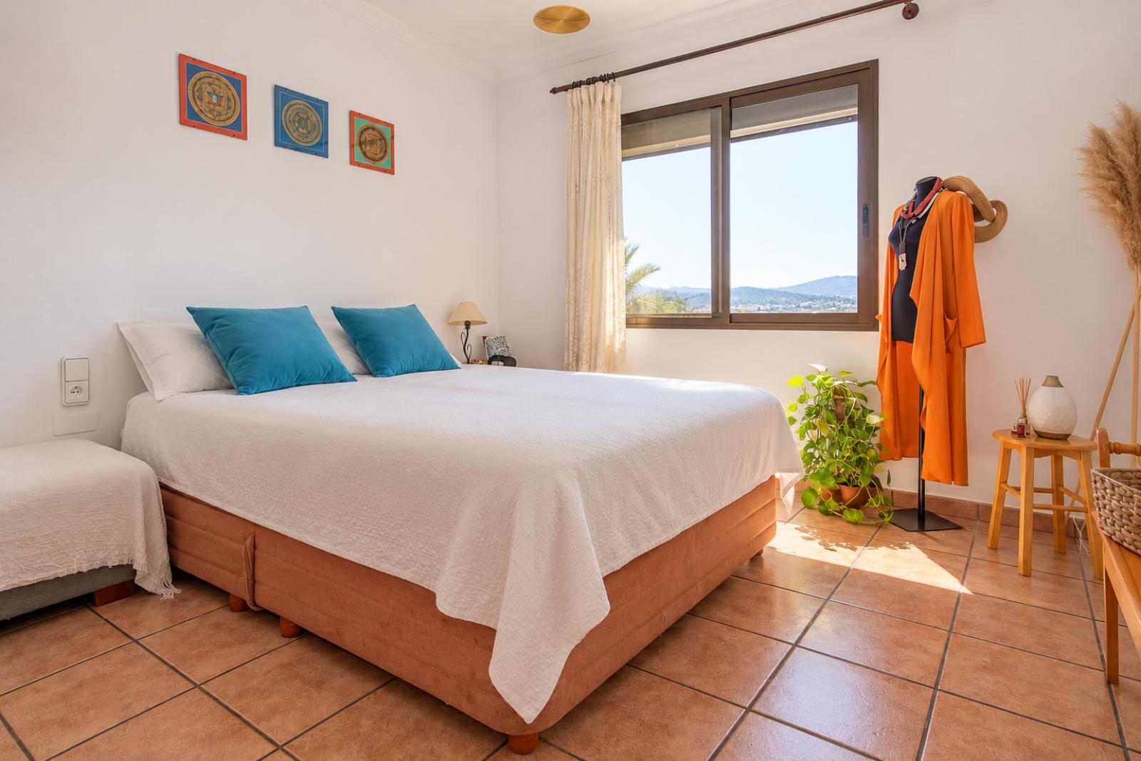 W-479 - Villa mit zwei unabhängigen Wohnungen und Schwimmbad in Tormos, nahe Denia.