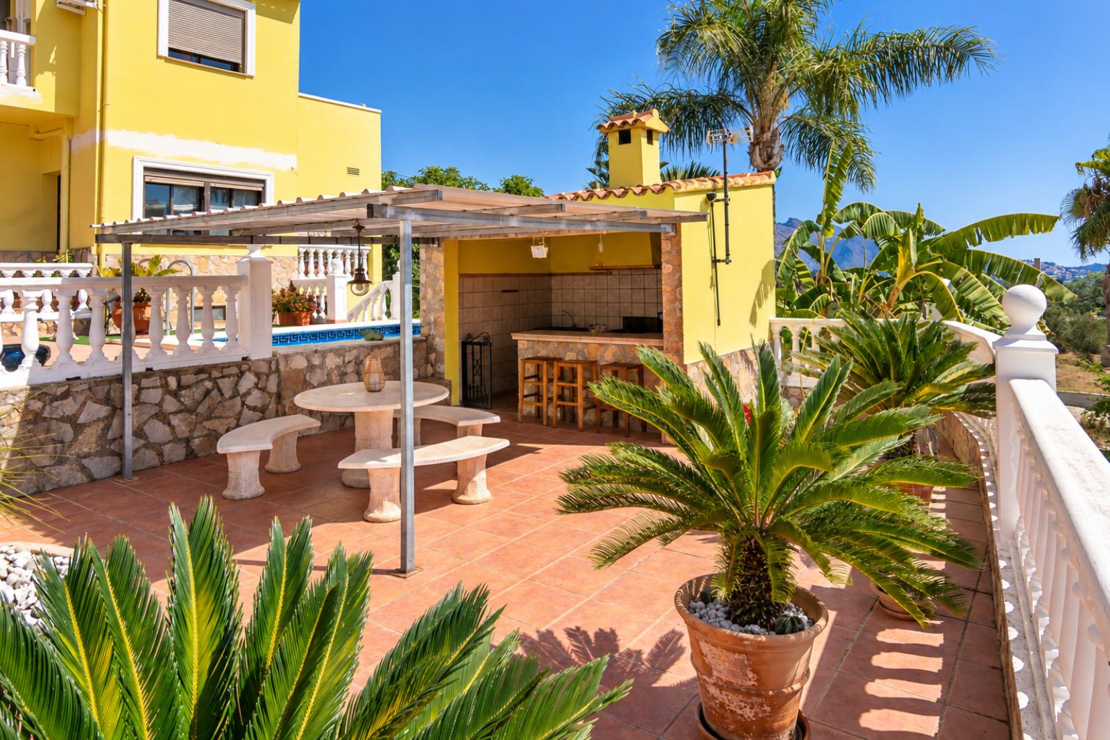 W-479 - Villa mit zwei unabhängigen Wohnungen und Schwimmbad in Tormos, nahe Denia.