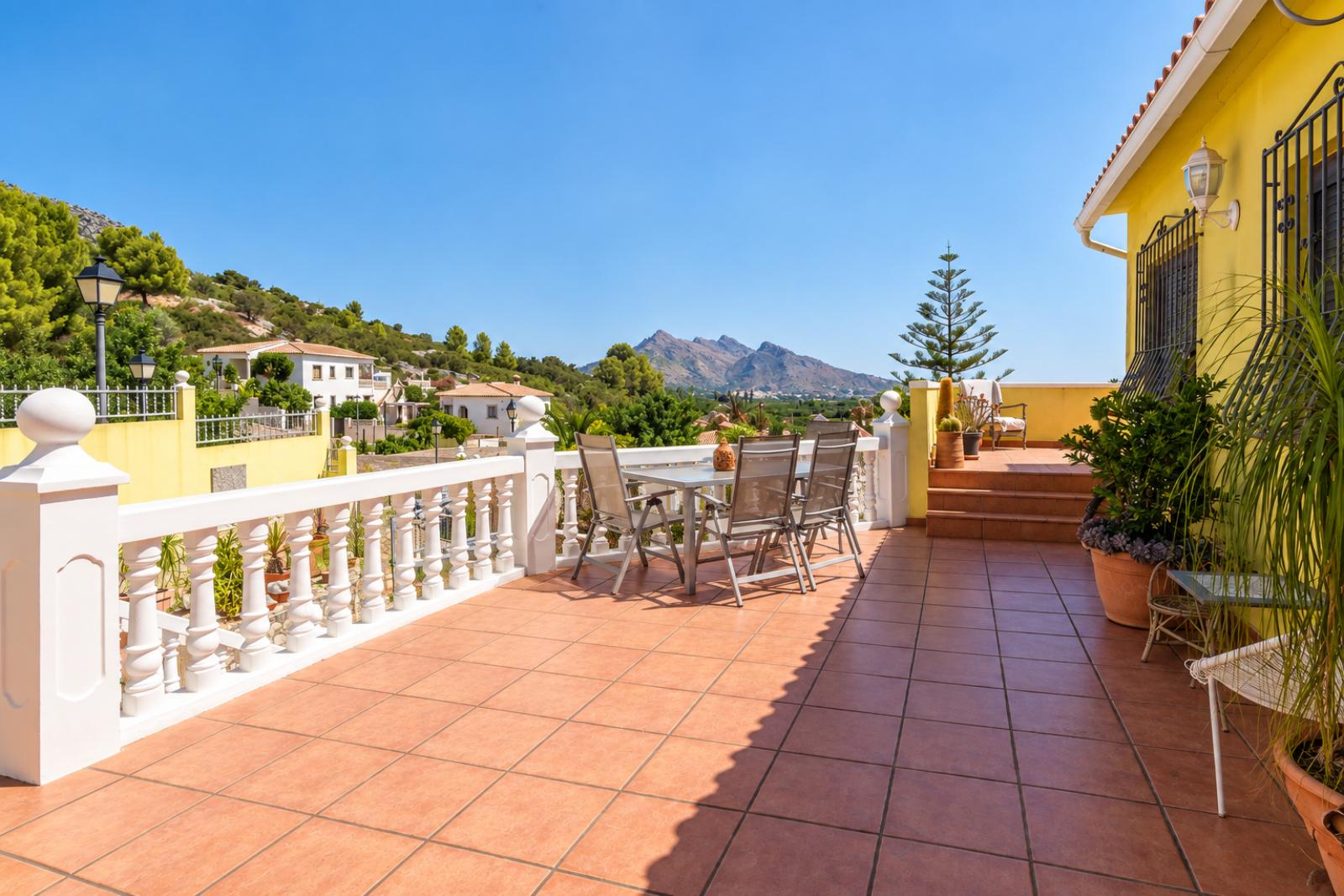 W-479 - Villa mit zwei unabhängigen Wohnungen und Schwimmbad in Tormos, nahe Denia.