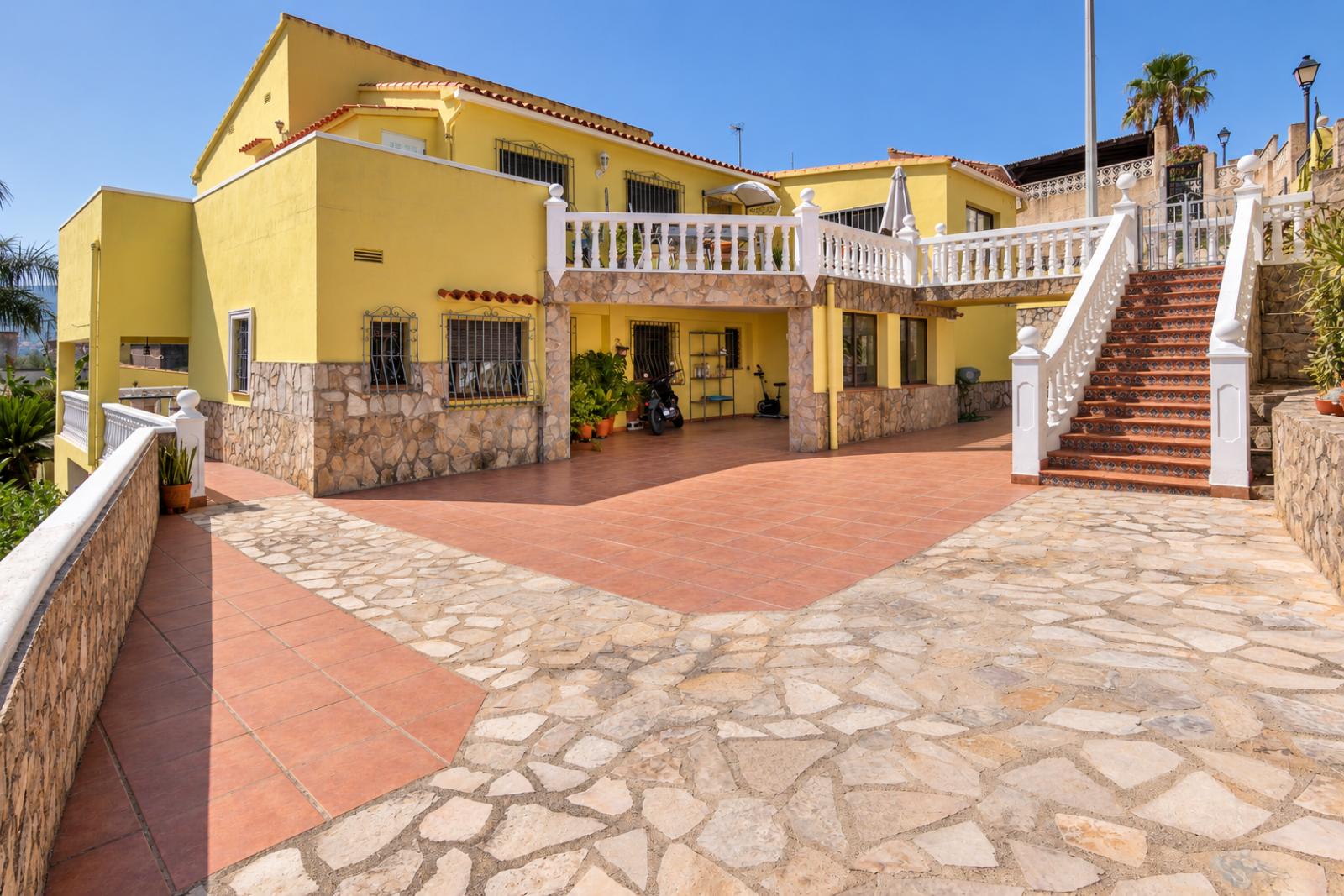 W-479 - Villa mit zwei unabhängigen Wohnungen und Schwimmbad in Tormos, nahe Denia.