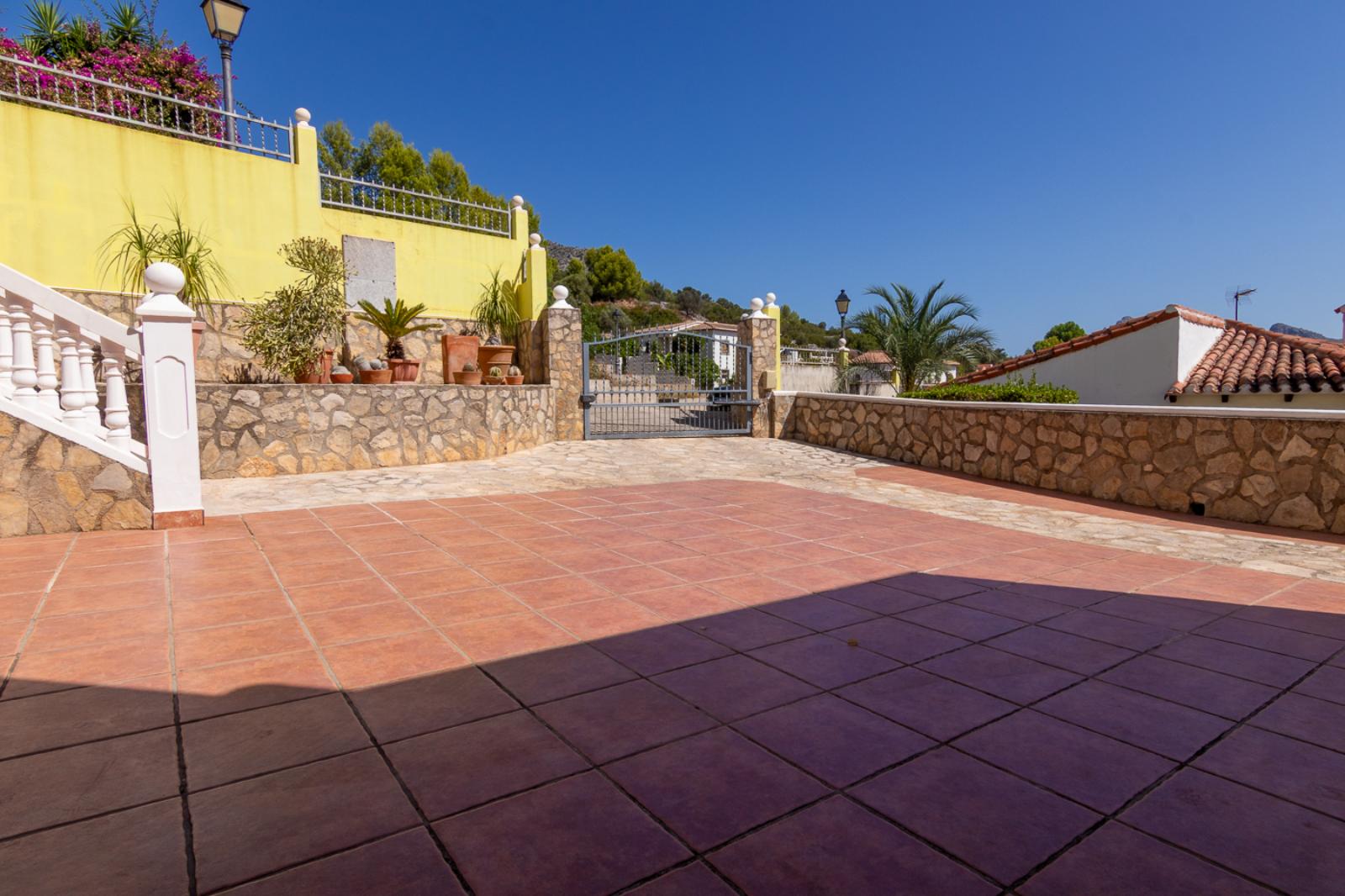 W-479 - Villa mit zwei unabhängigen Wohnungen und Schwimmbad in Tormos, nahe Denia.