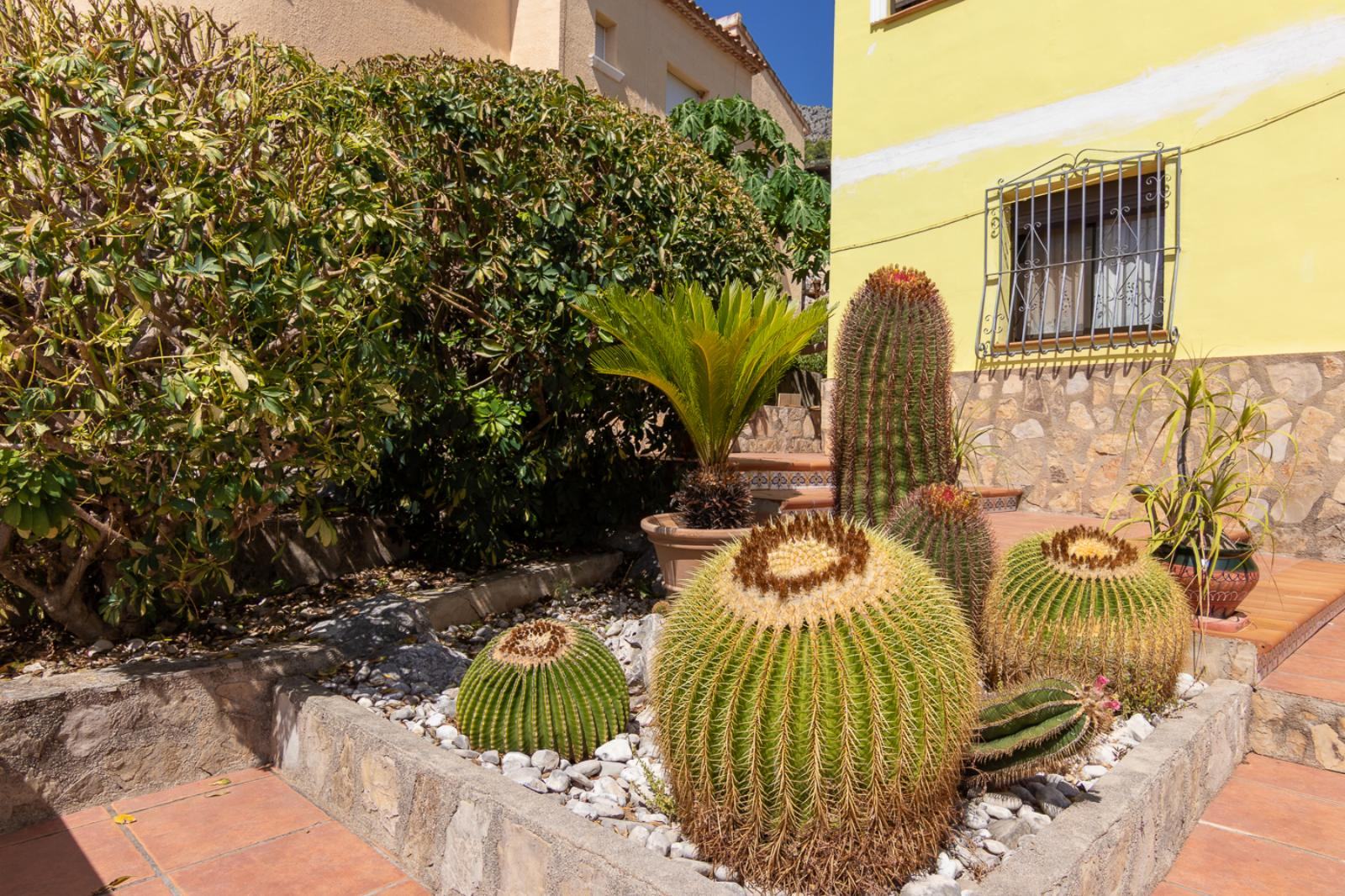 W-479 - Villa mit zwei unabhängigen Wohnungen und Schwimmbad in Tormos, nahe Denia.