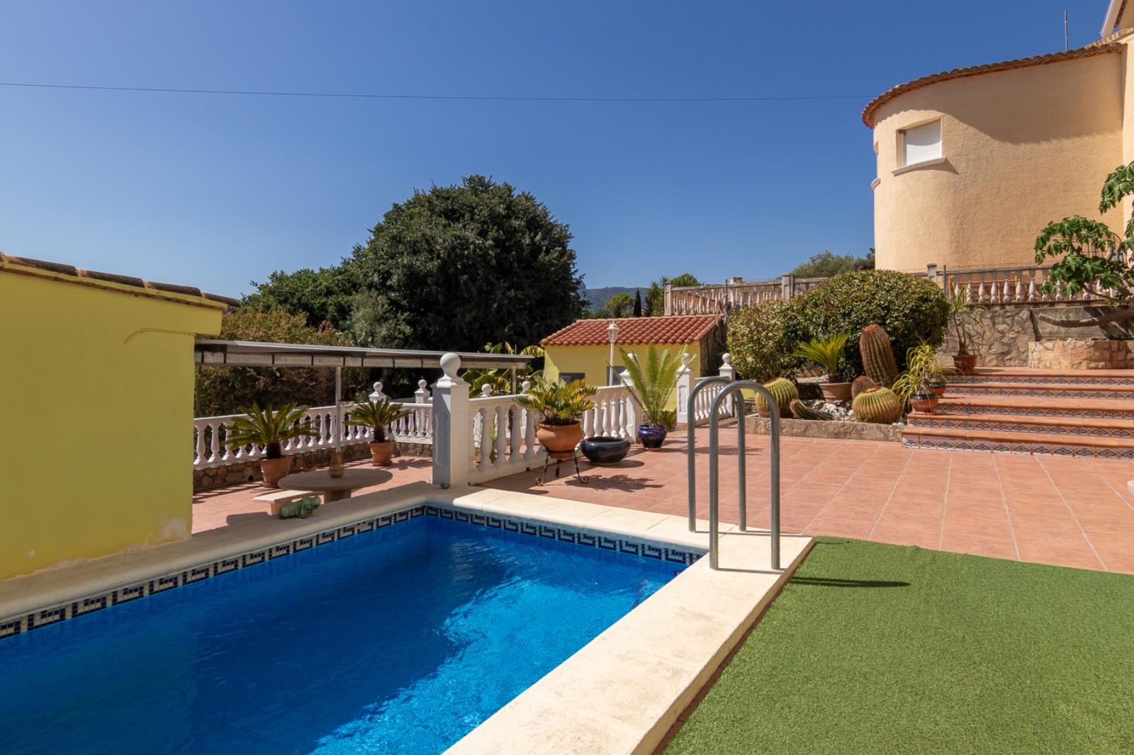 W-479 - Villa mit zwei unabhängigen Wohnungen und Schwimmbad in Tormos, nahe Denia.