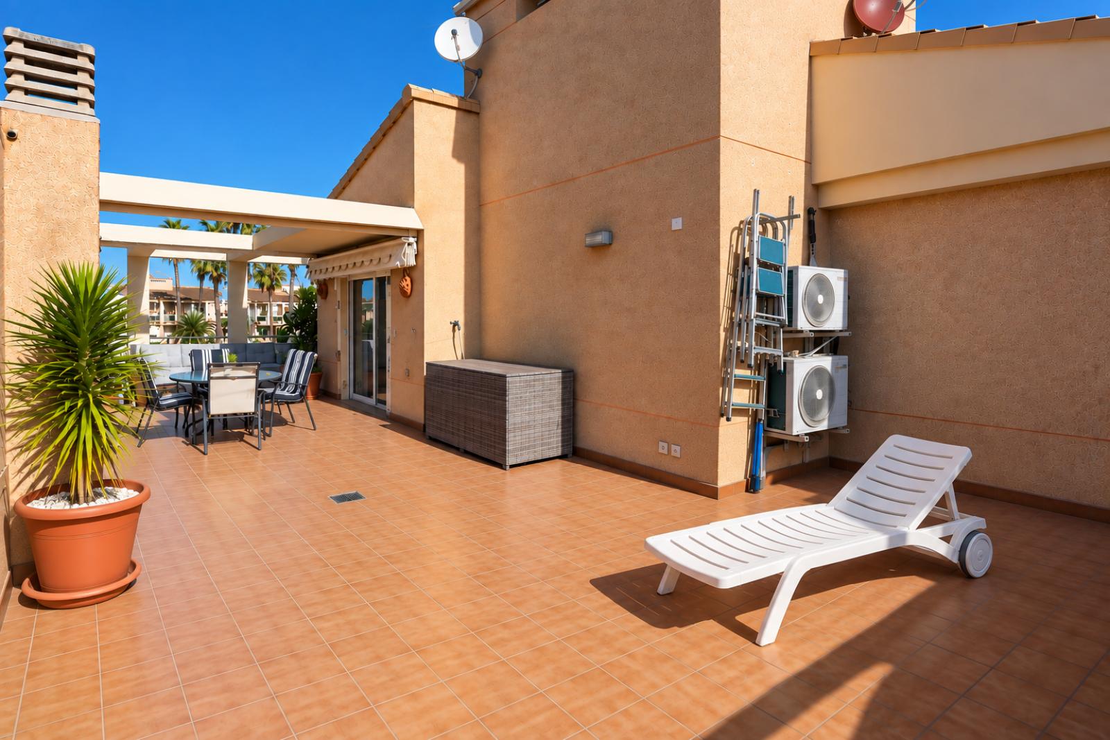 P-481 - Ático con gran terraza y piscina en Denia, cerca del mar y del centro 