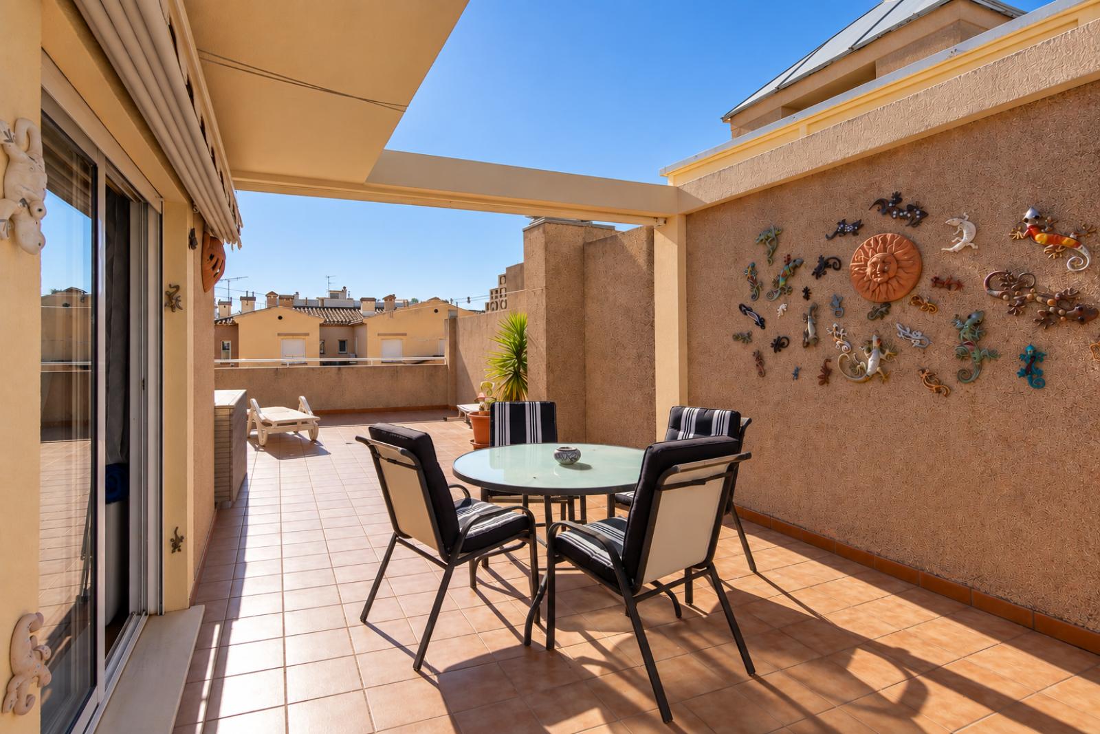P-481 - Ático con gran terraza y piscina en Denia, cerca del mar y del centro 
