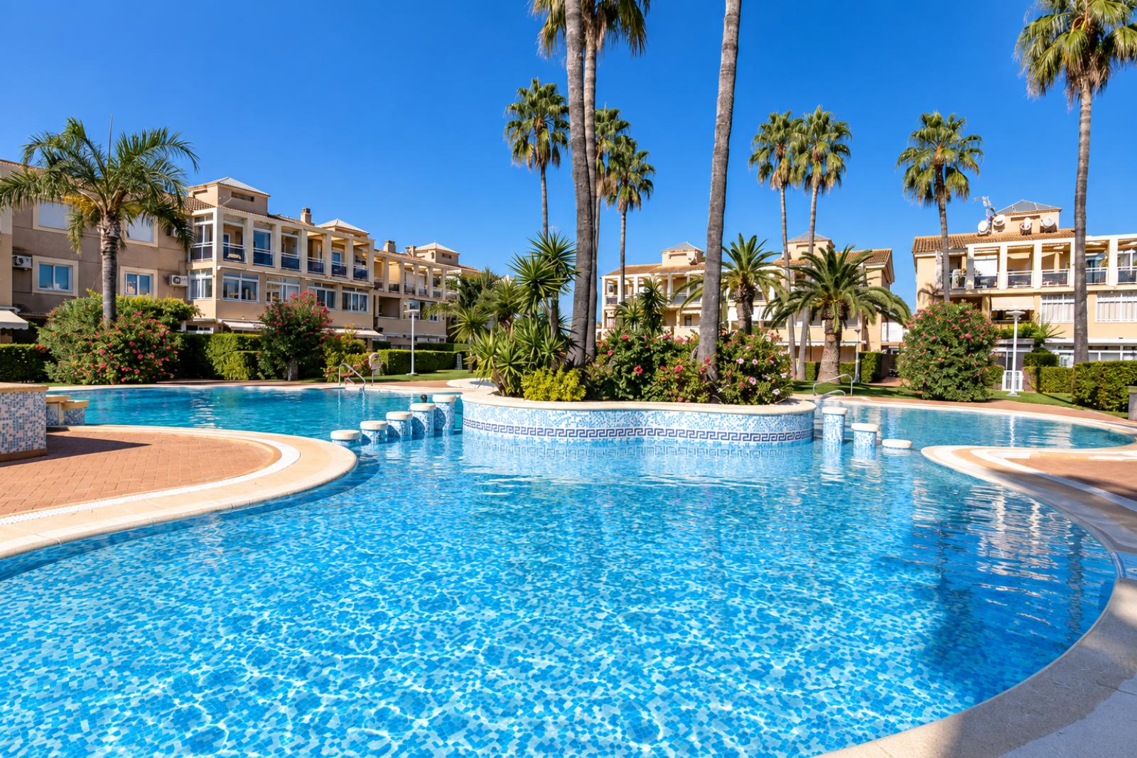 P-481 - Ático con gran terraza y piscina en Denia, cerca del mar y del centro 