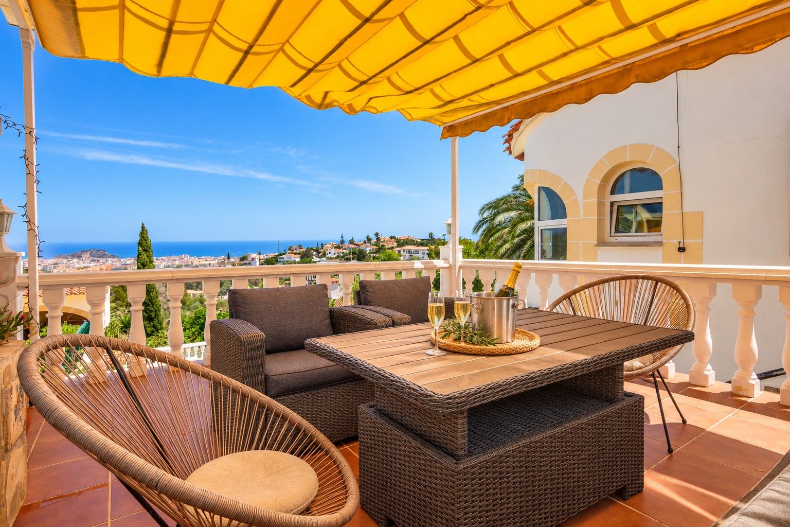 P-411 - Villa met zeezicht en privézwembad in Dénia