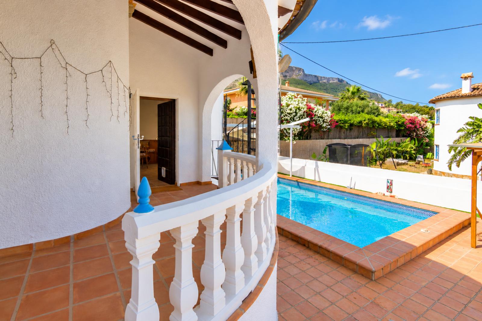 X-412 - Villa with guest apartment and private pool near towncenter for sale in Denia