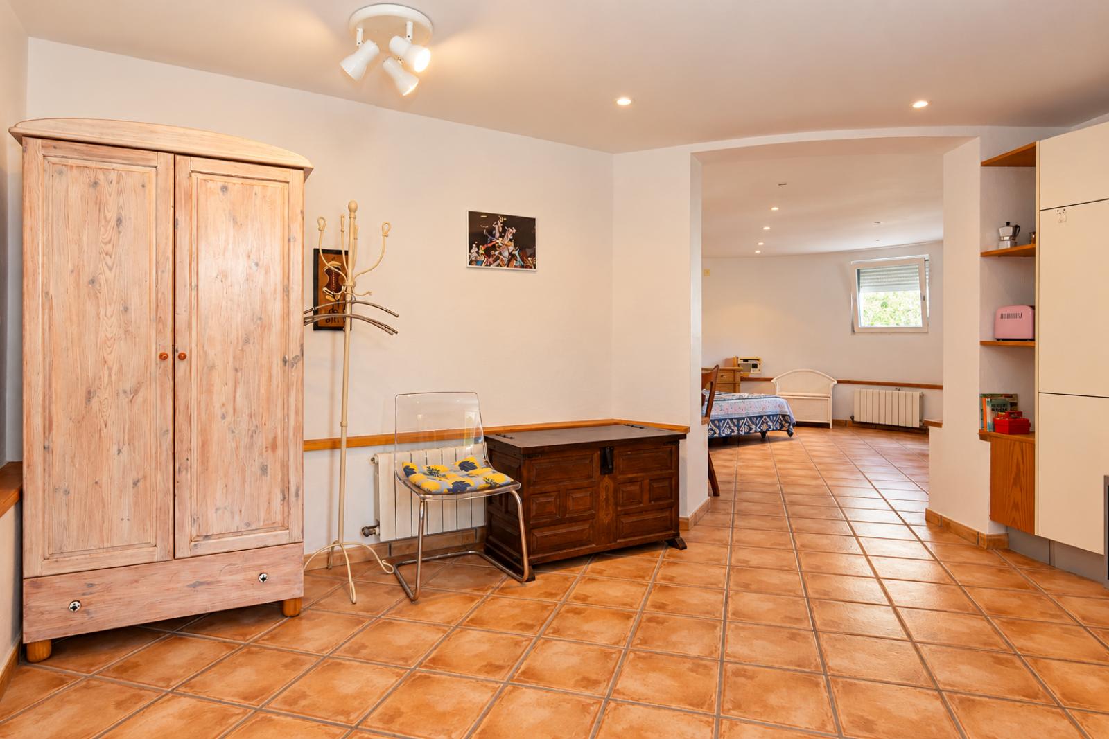 X-412 - Villa with guest apartment and private pool near towncenter for sale in Denia