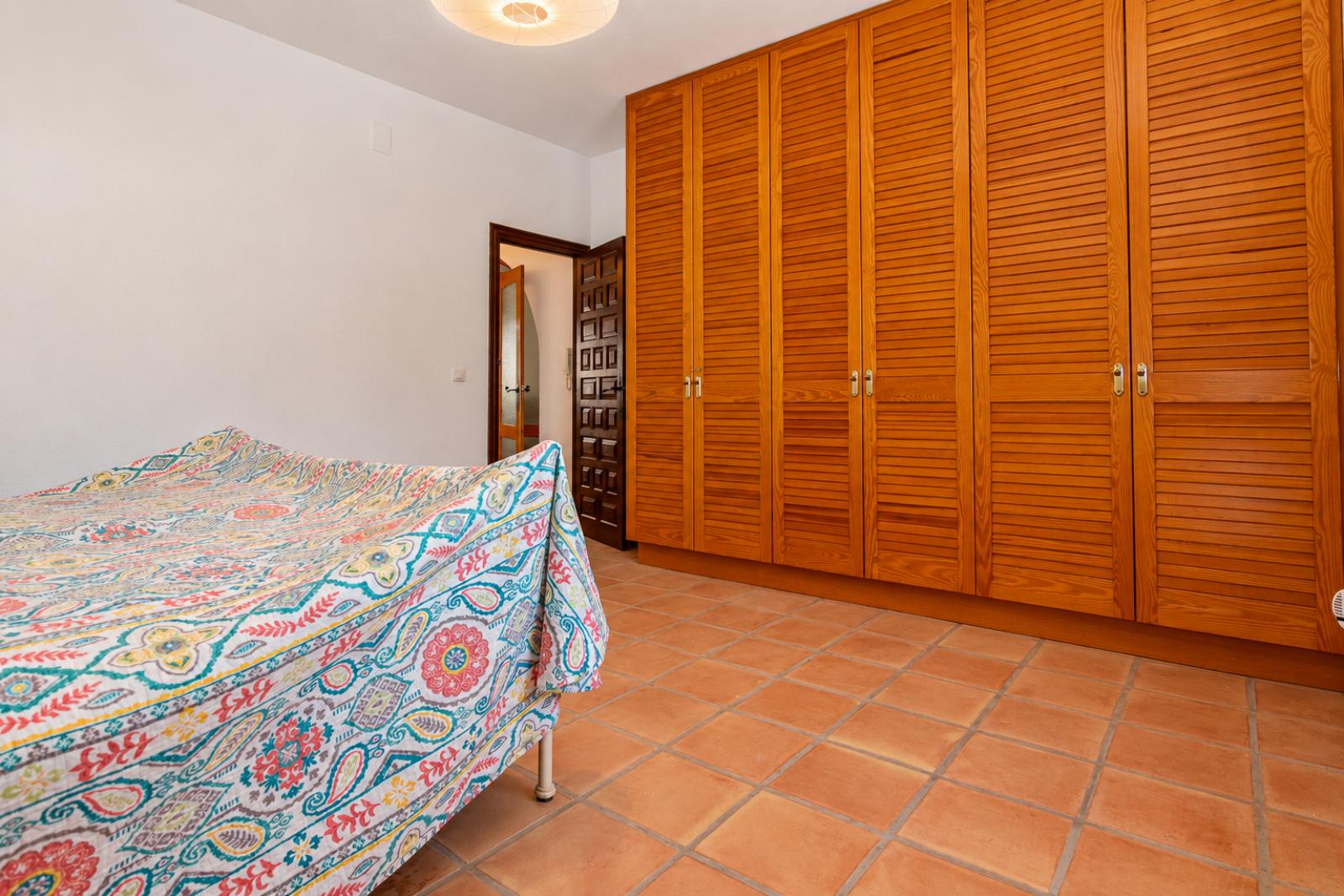 X-412 - Villa with guest apartment and private pool near towncenter for sale in Denia