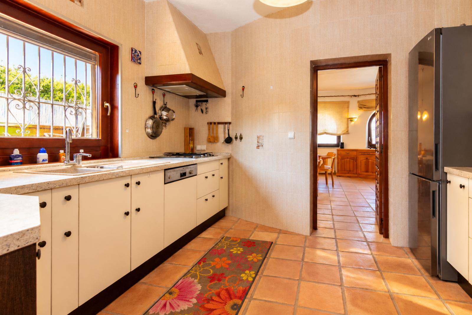 X-412 - Villa with guest apartment and private pool near towncenter for sale in Denia