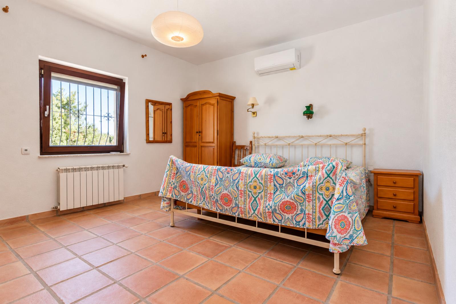 X-412 - Villa with guest apartment and private pool near towncenter for sale in Denia