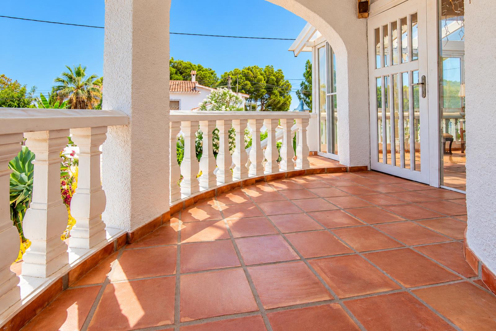 X-412 - Villa with guest apartment and private pool near towncenter for sale in Denia