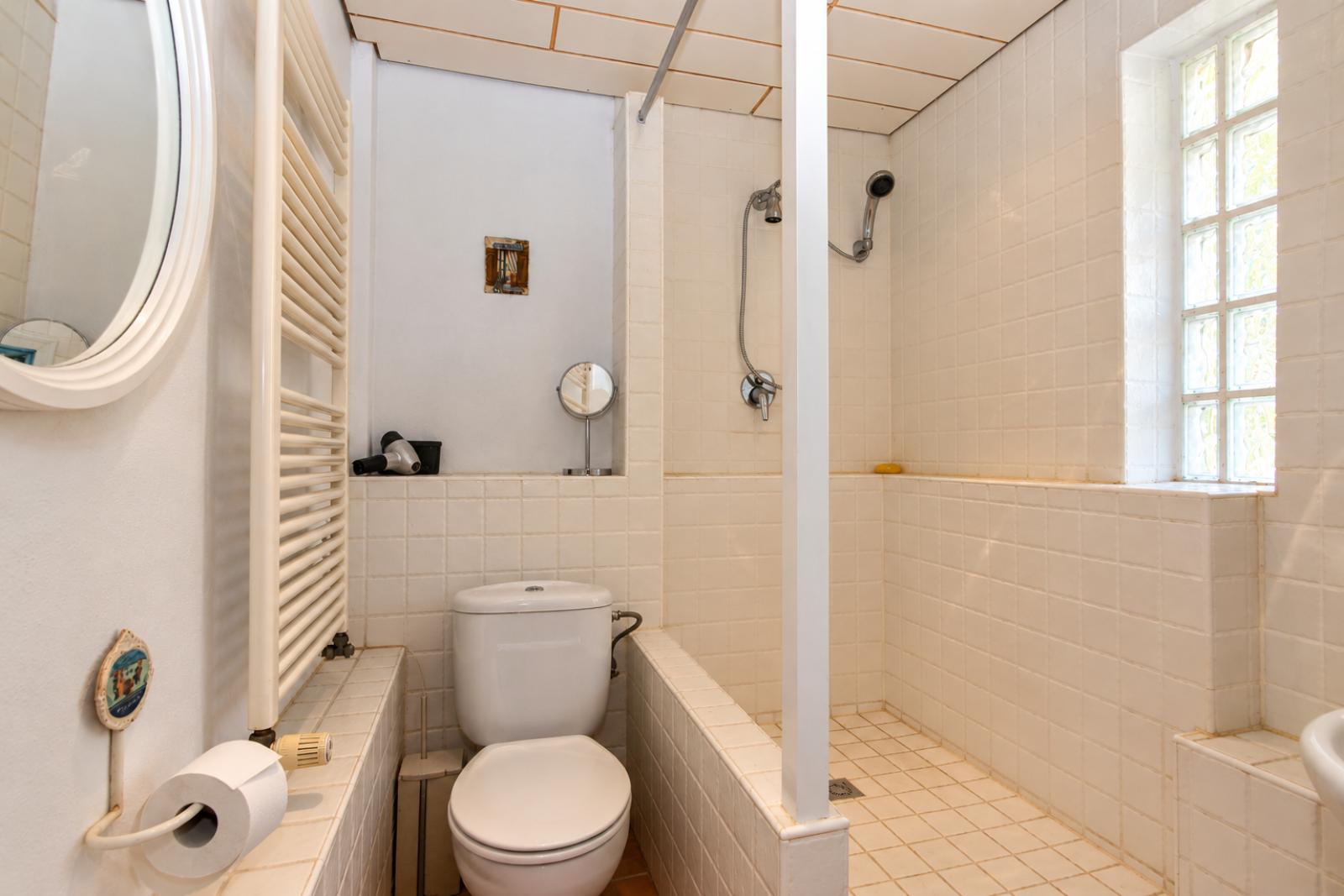 X-412 - Villa with guest apartment and private pool near towncenter for sale in Denia