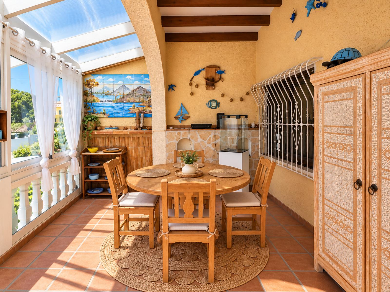 X-412 - Villa with guest apartment and private pool near towncenter for sale in Denia