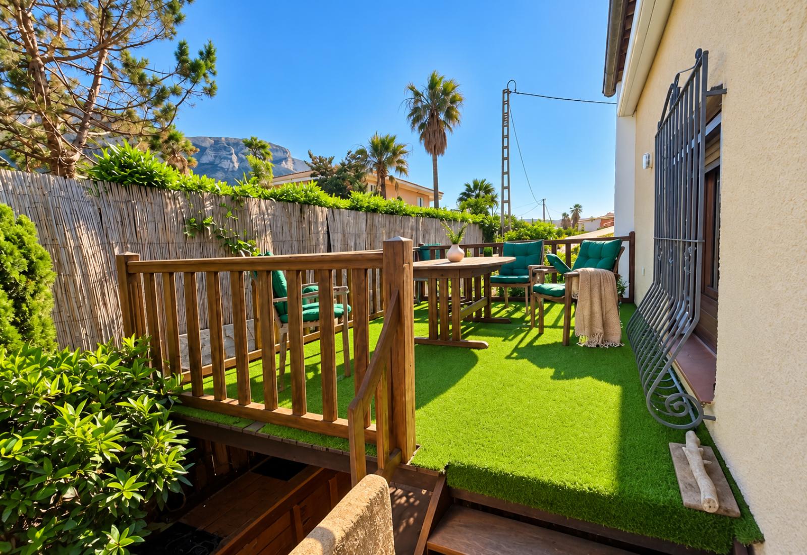 X-412 - Villa with guest apartment and private pool near towncenter for sale in Denia
